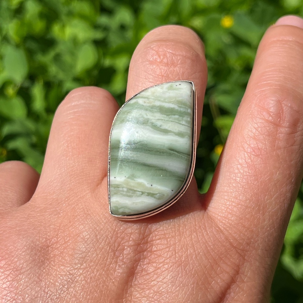 Size 7 Silver Plated Leafโ Shape Larsonite Ring 2307